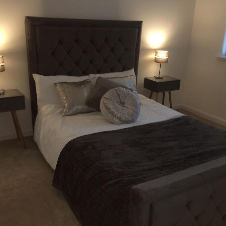 2 Bedroom Luxury Flat In Quiet Village Of Bishopton Bishopton  Dış mekan fotoğraf